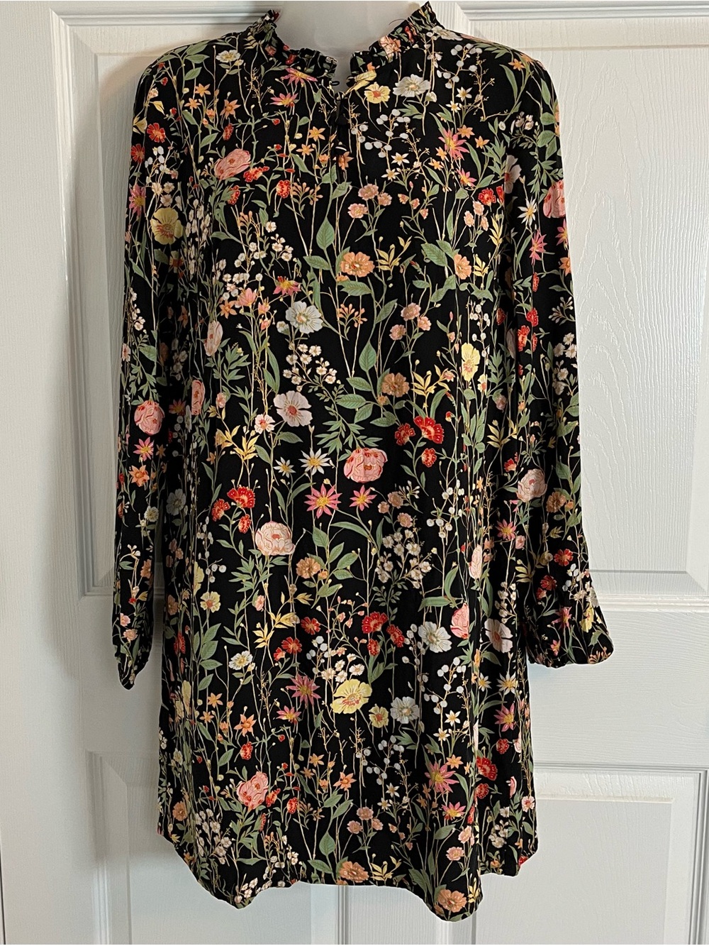 LOFT Botanical Floral Ruffle Split Neck Shift Dress Black Wildflower Medium